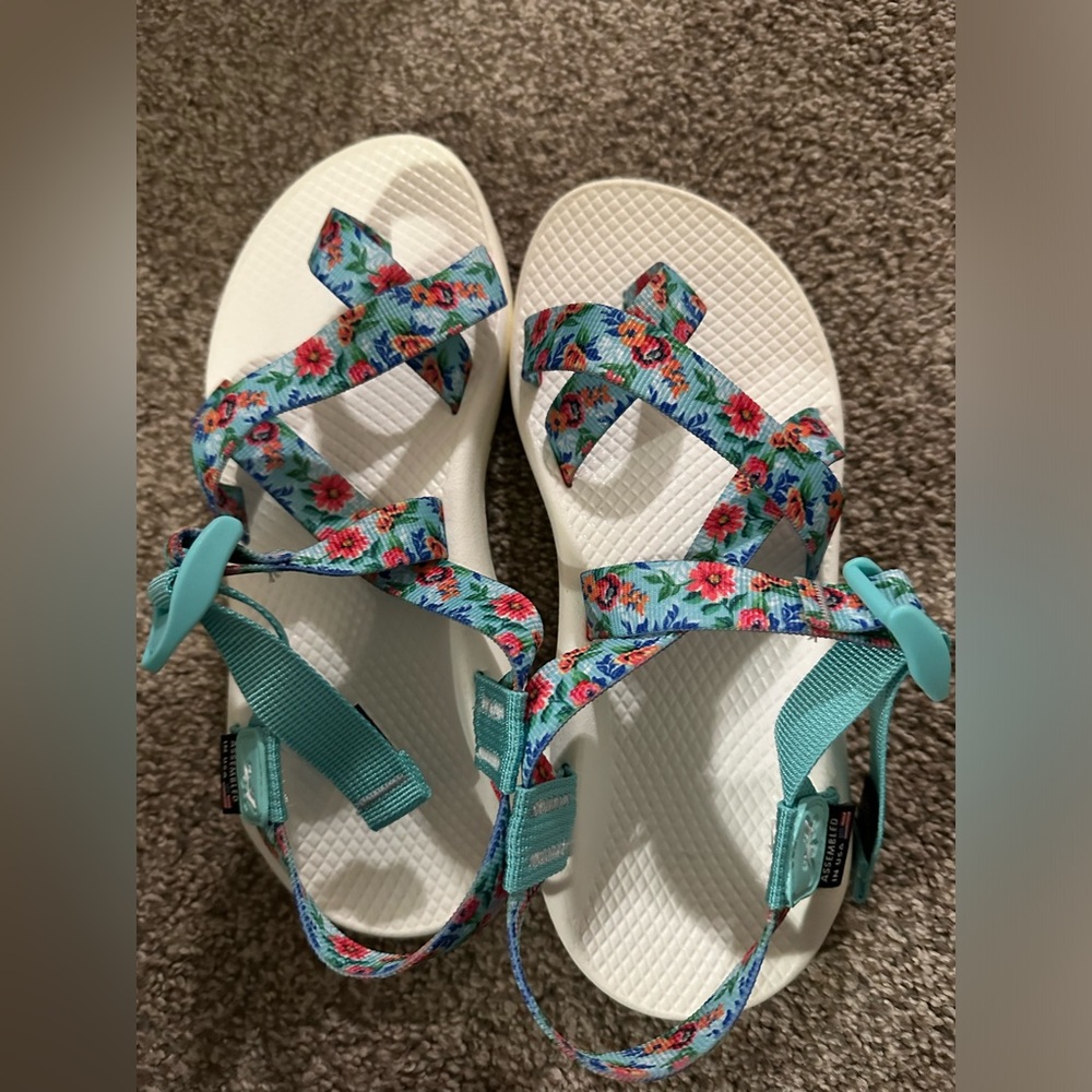 Women’s Chacos Size 8